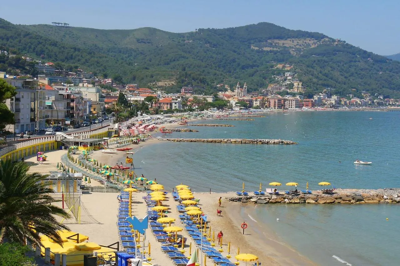 Beachy Vibes- 900M From The Beach - Happy Rentals Andora Italy