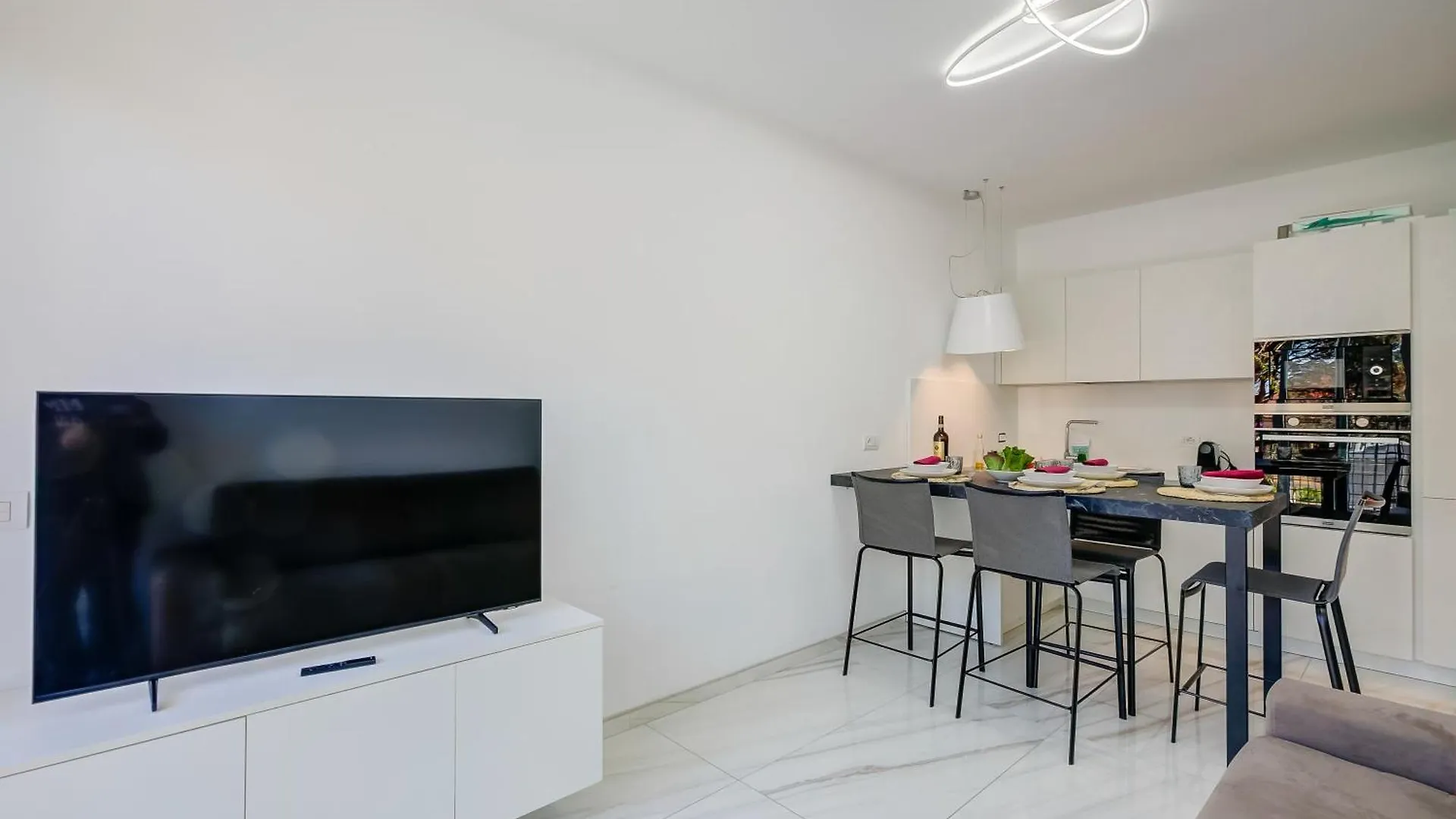 Beachy Vibes- 900M From The Beach - Happy Rentals Andora 0*,  Italy